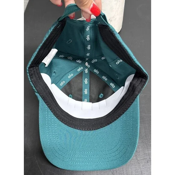Alo Yoga Off-Duty Soft Cap Green Adjustable Hat Peaked Sun Hat Baseball Cap NWT - Picture 7 of 8